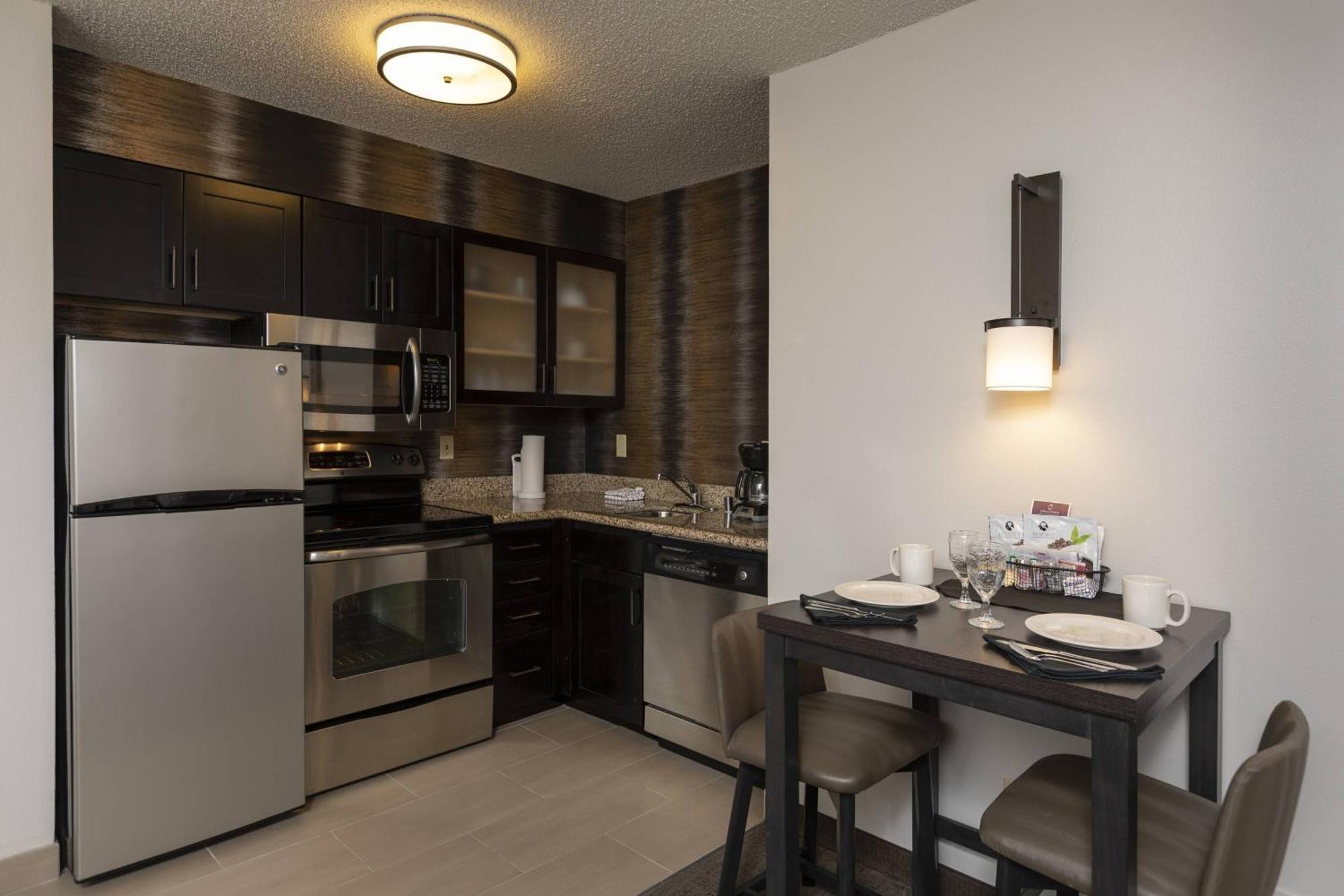 Hotel Downtown 3*