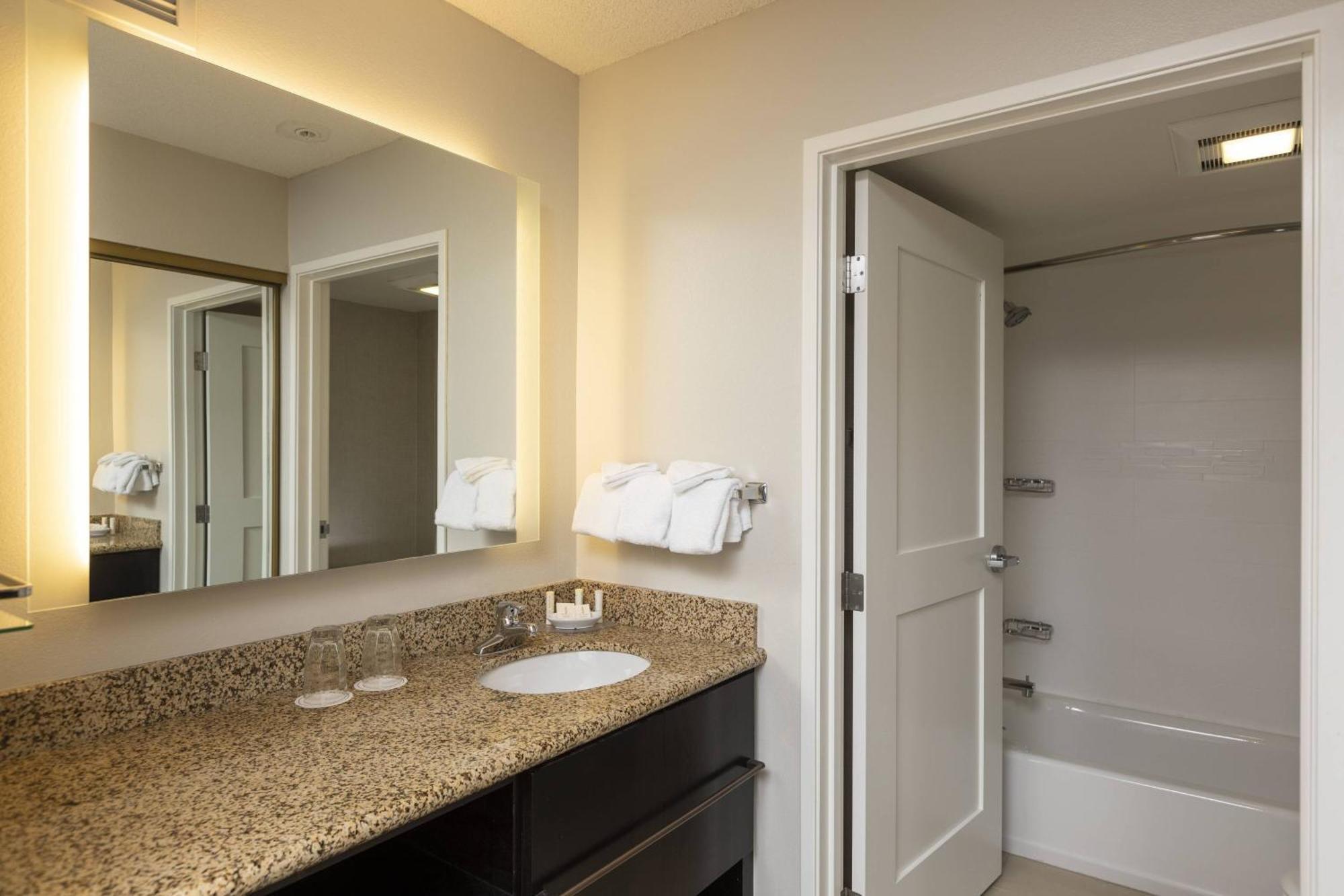 Downtown Hotel 3*