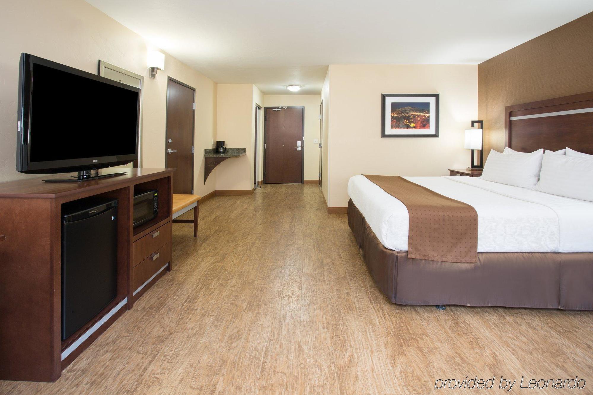 Downtown Hotel 3*