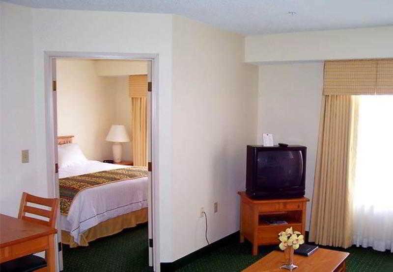 Downtown 3*
