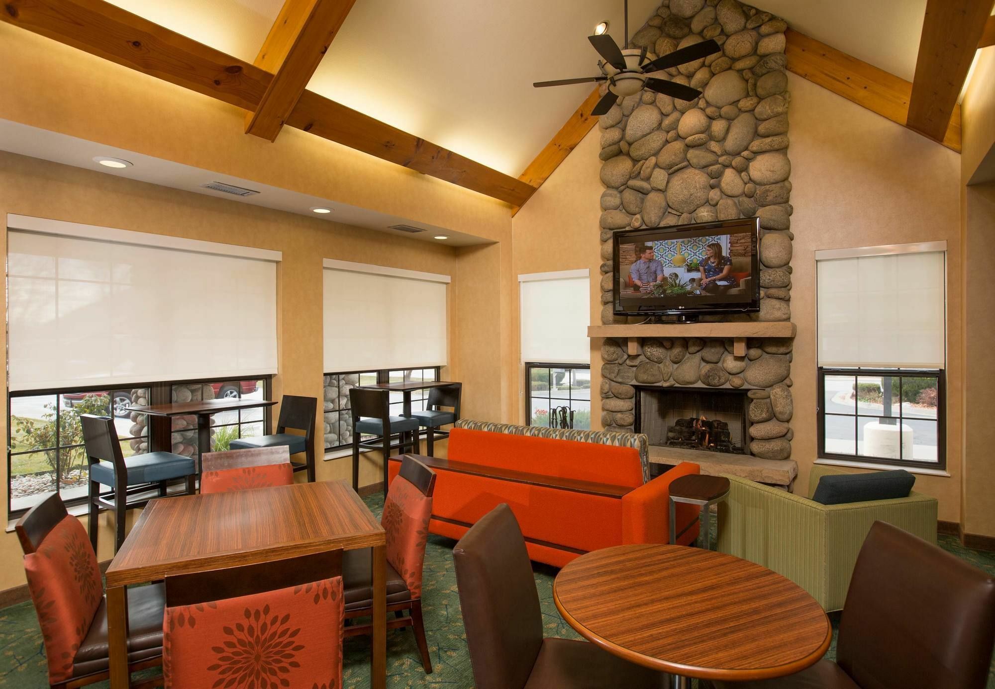 Downtown Hotel 3*